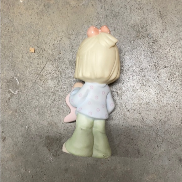 Precious moments girl - Picture 2 of 3